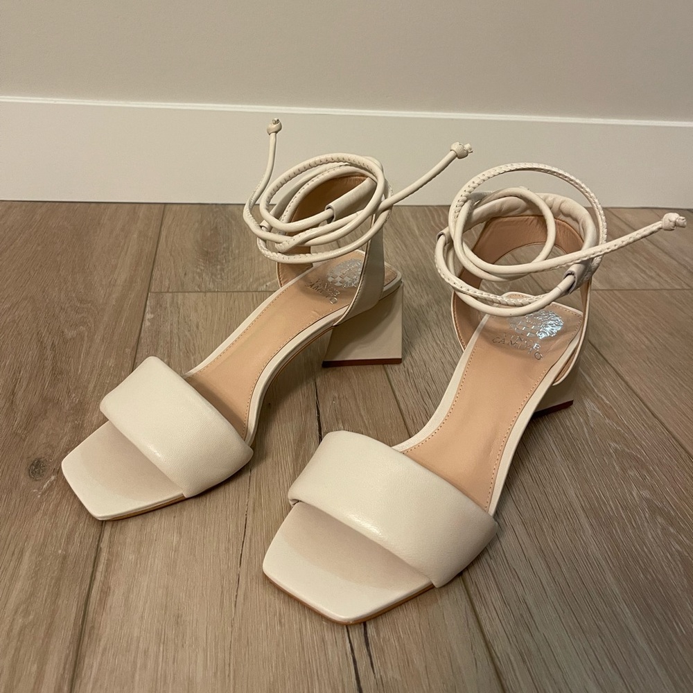 Brand new Vince Camuto Vernisa Sandal